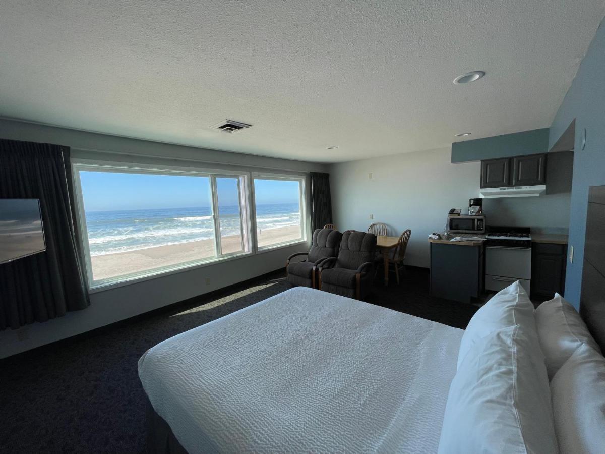 Sandcastle Beachfront Motel Lincoln City Room photo