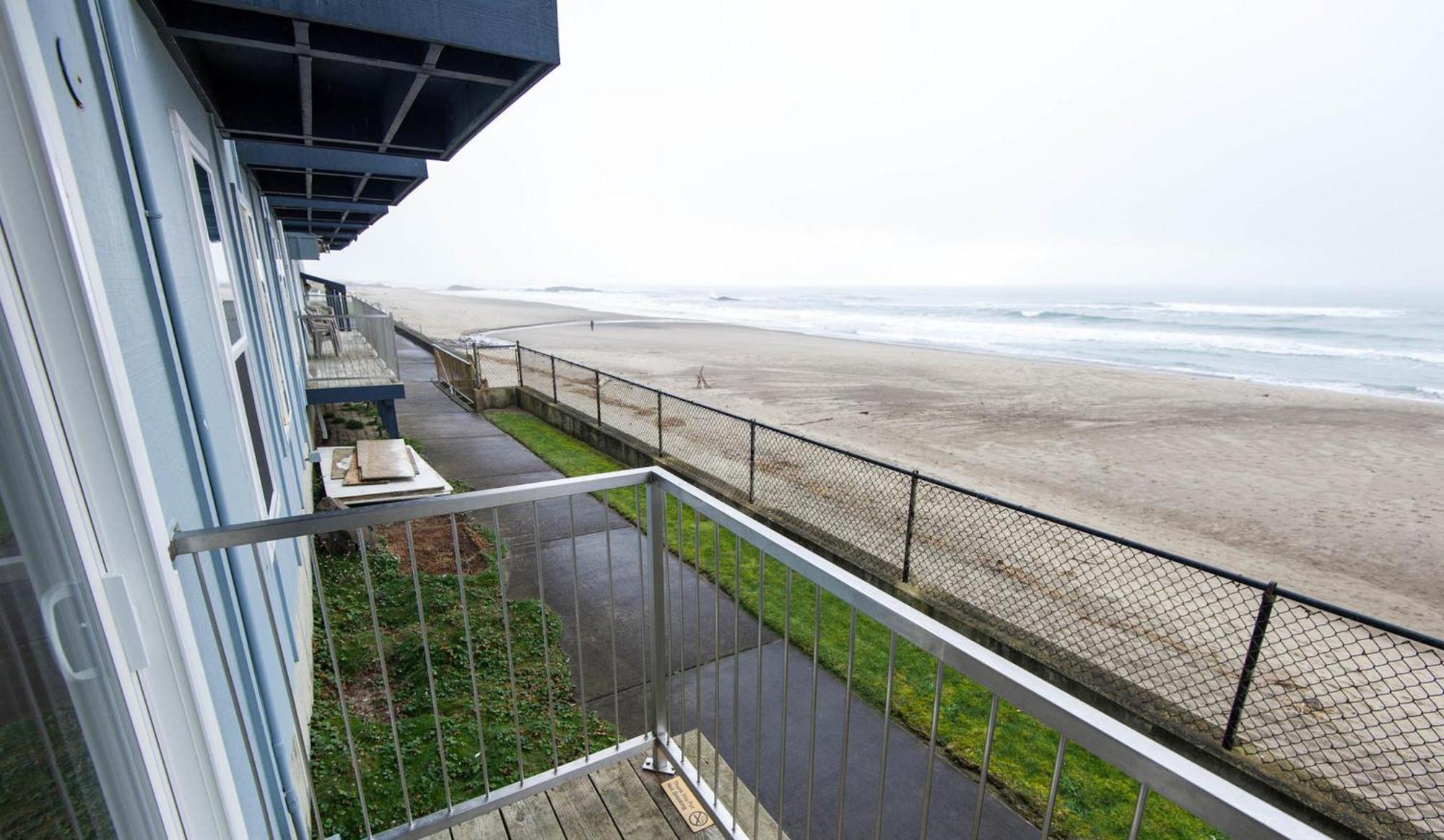 Sandcastle Beachfront Motel Lincoln City Exterior photo