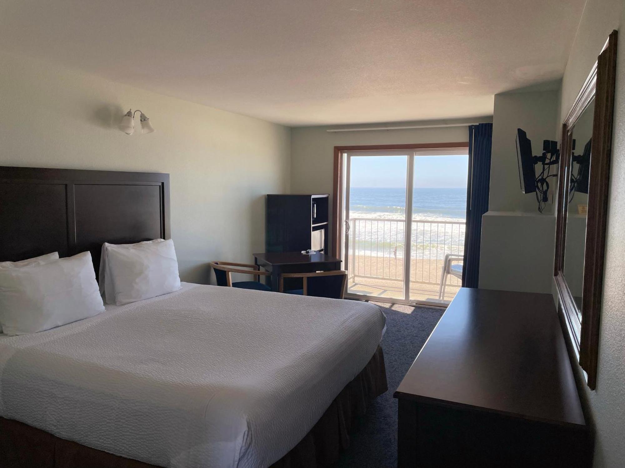 Sandcastle Beachfront Motel Lincoln City Room photo