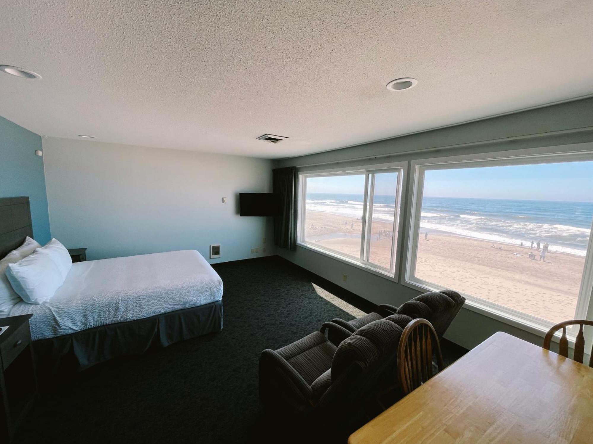 Sandcastle Beachfront Motel Lincoln City Room photo