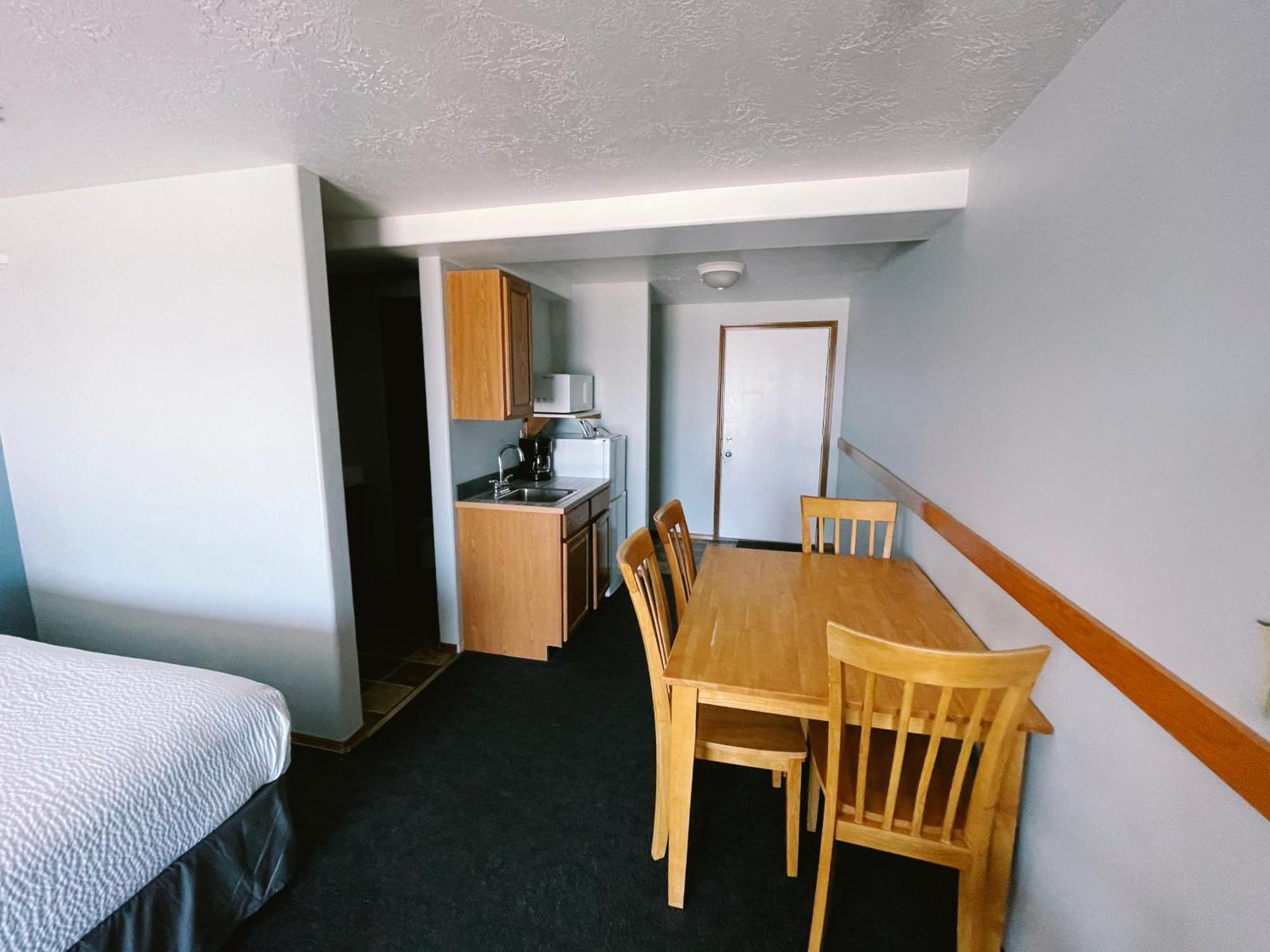 Sandcastle Beachfront Motel Lincoln City Room photo