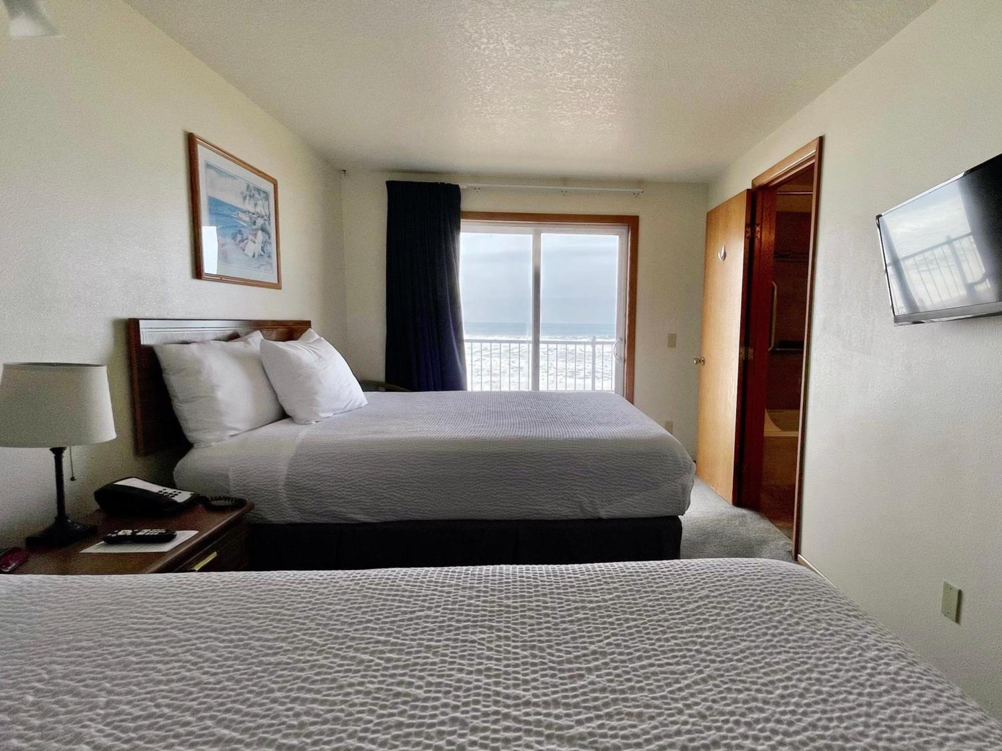 Sandcastle Beachfront Motel Lincoln City Room photo