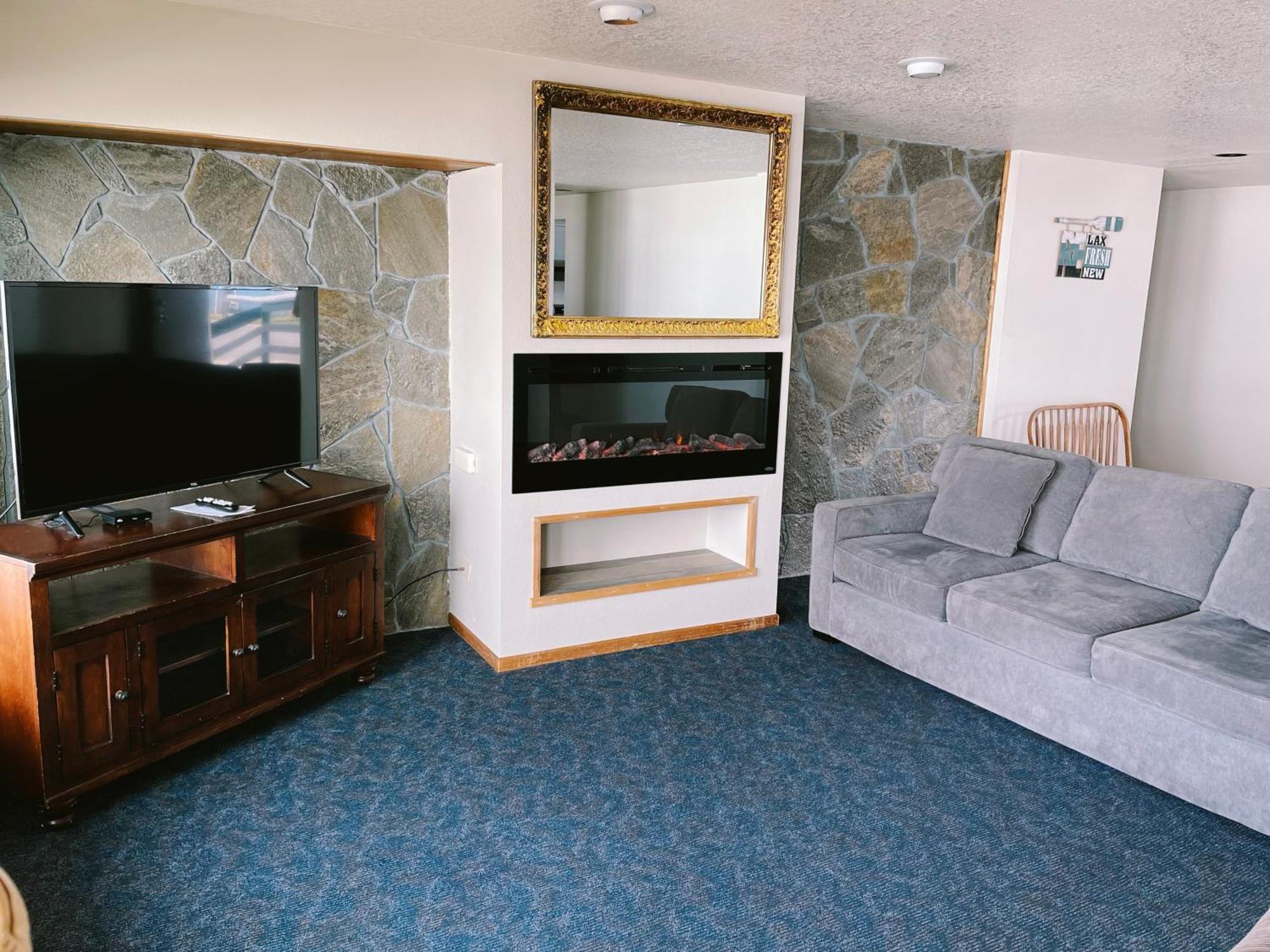 Sandcastle Beachfront Motel Lincoln City Room photo