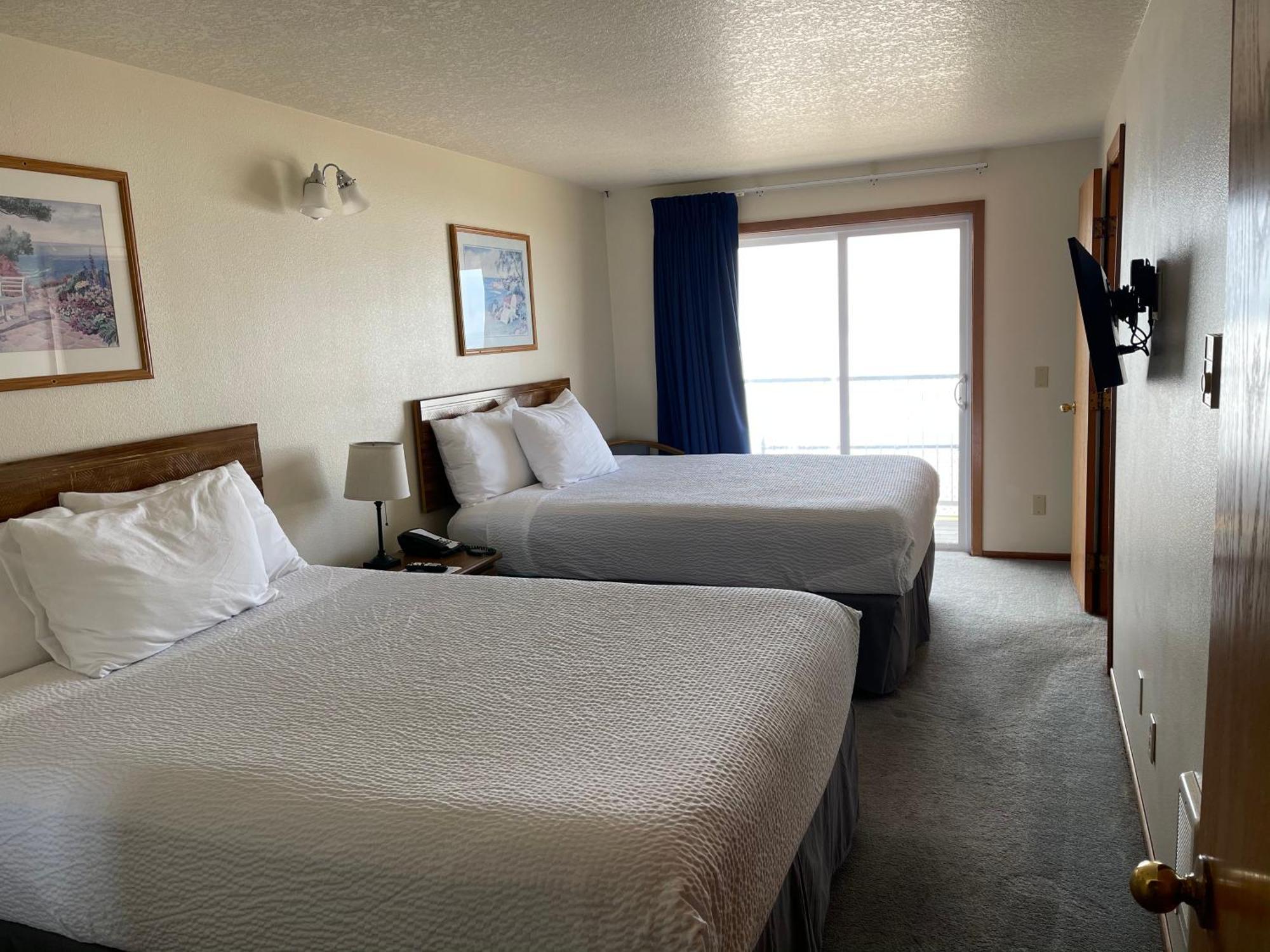 Sandcastle Beachfront Motel Lincoln City Room photo