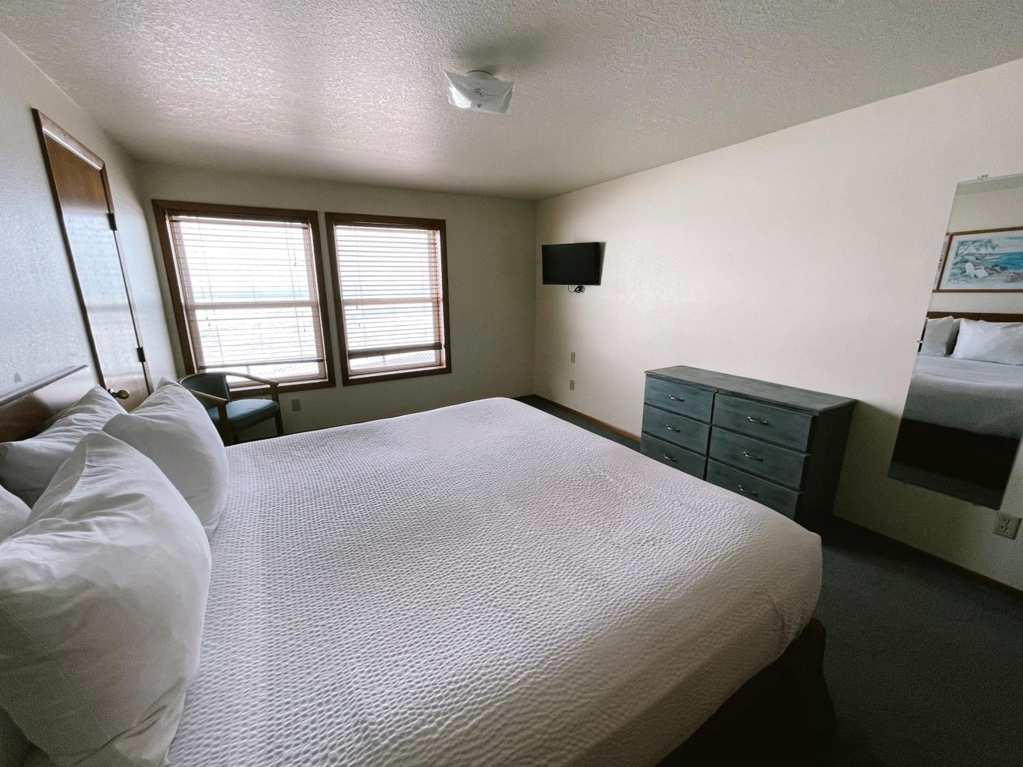 Sandcastle Beachfront Motel Lincoln City Room photo