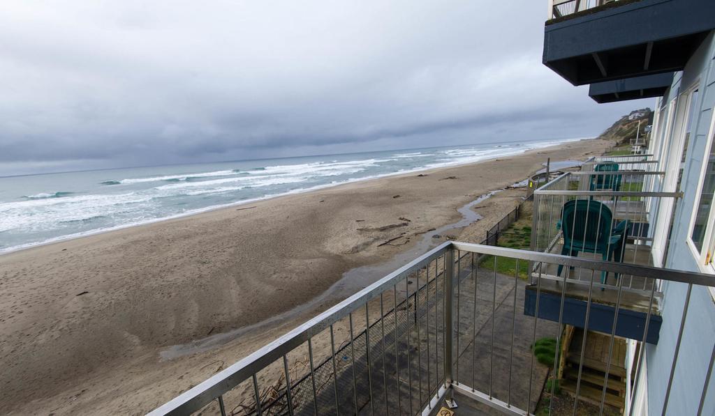 Sandcastle Beachfront Motel Lincoln City Exterior photo